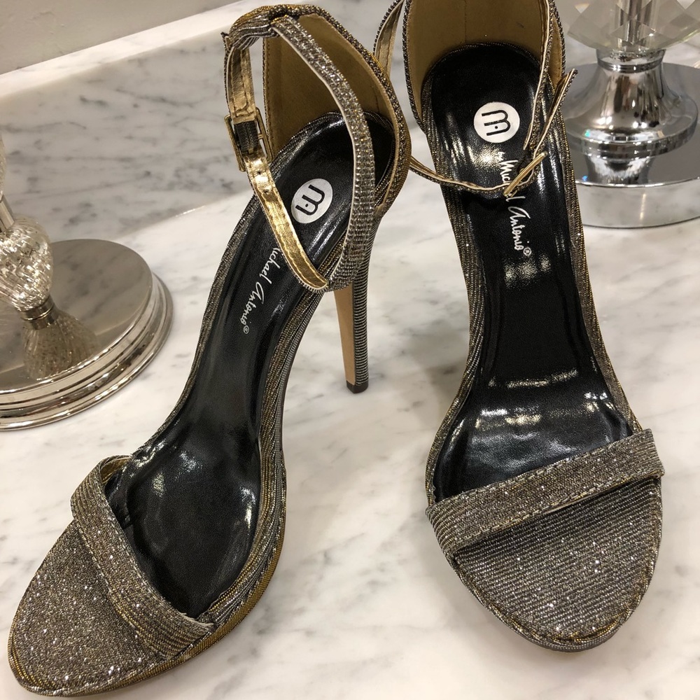 Michael Antonio Ankle strap Sandal 👡